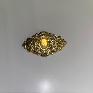 Elegant Gold Brooch/b1083
